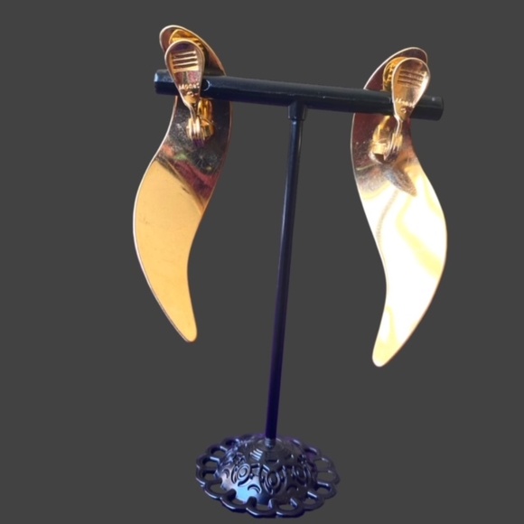 Signed MONET Gold Tone Curve Design Clip-On Earrings - Picture 3 of 5